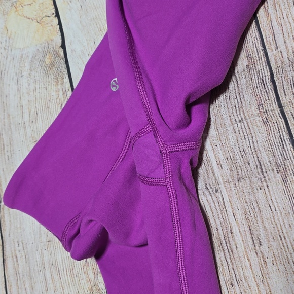 Lululemon Wunder Under Crop *ReversibleTender Violet / Black 19" size 4 - Picture 9 of 9